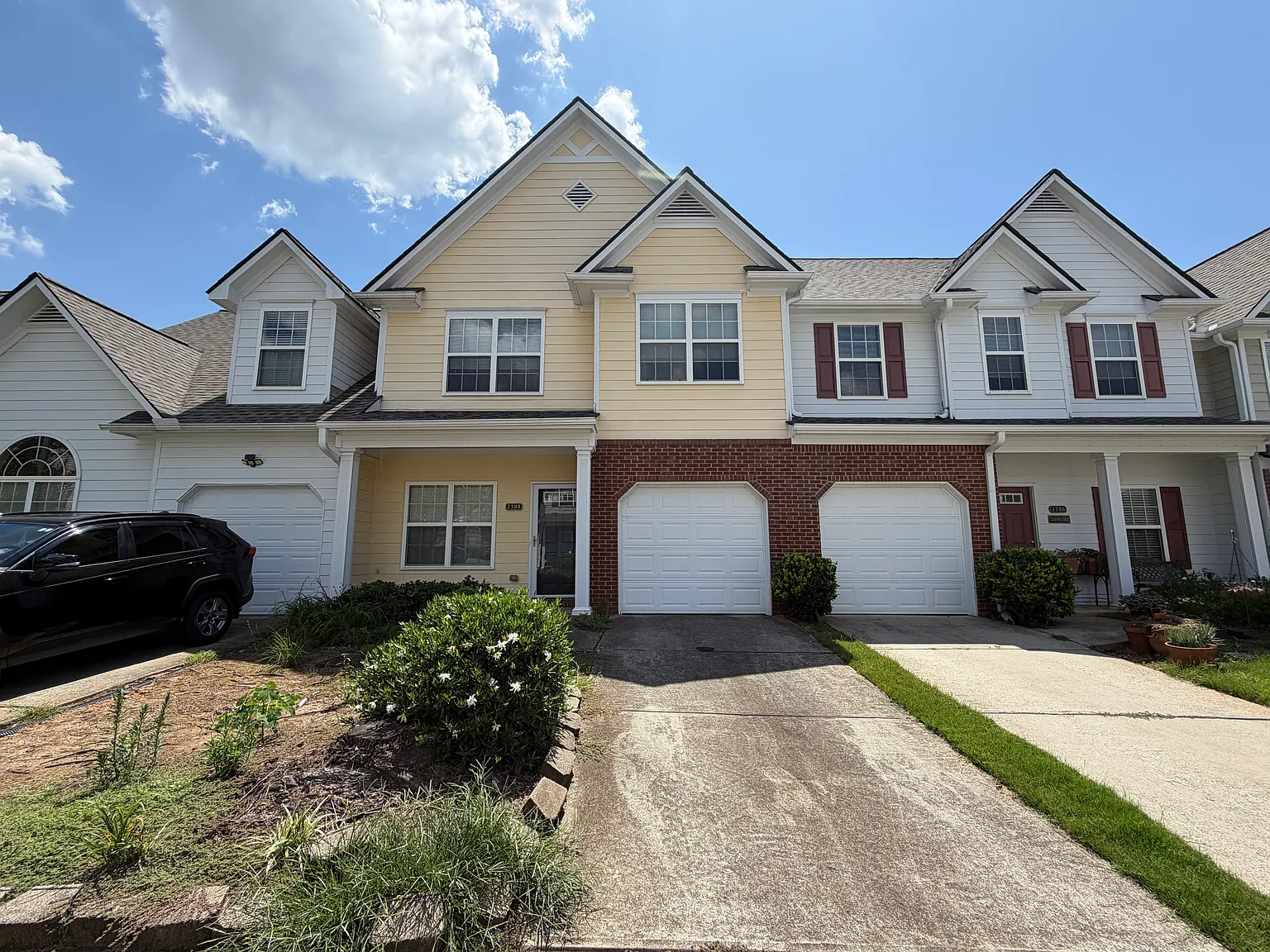 3 bed, 2.5 bath, 1582 sqft, $1,900 — Photo 3