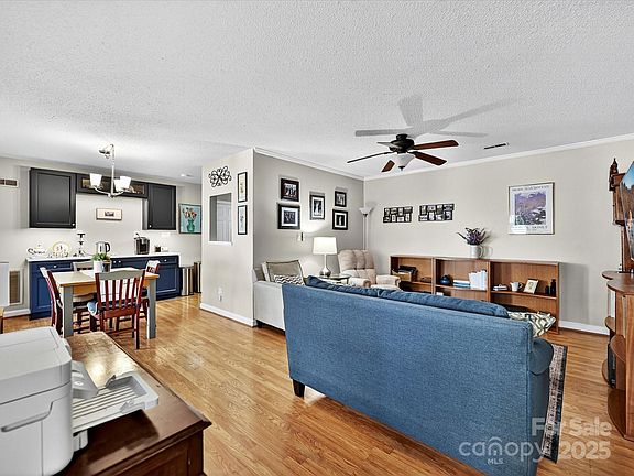4th image of 1612 Hollow Dr