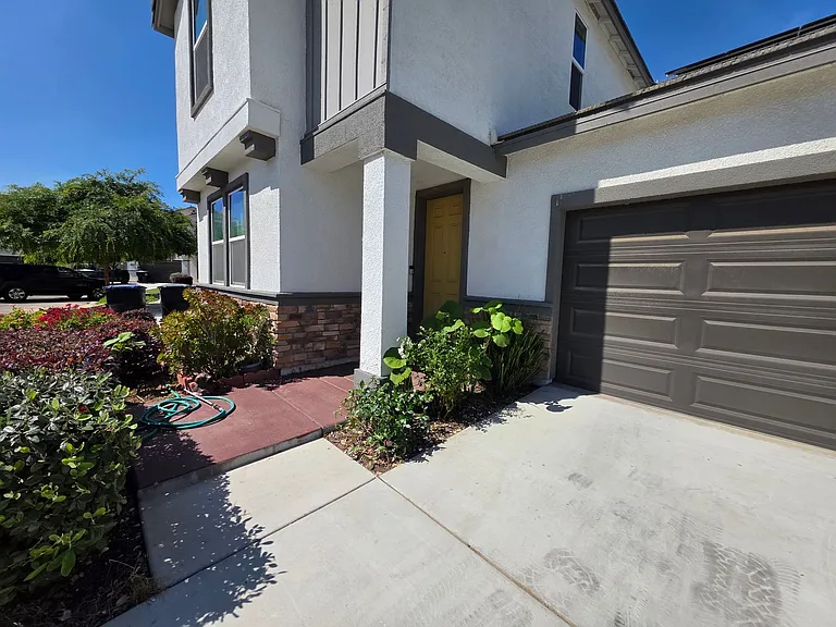 2247 S Manzanita Ct — Photo 3