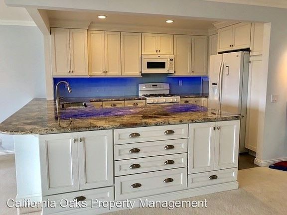 4th image of 880 Vallecito Dr