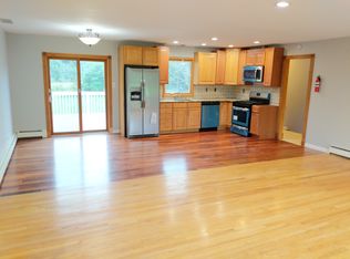 318 Meadowbrook Rd, Robbinsville, NJ 08691