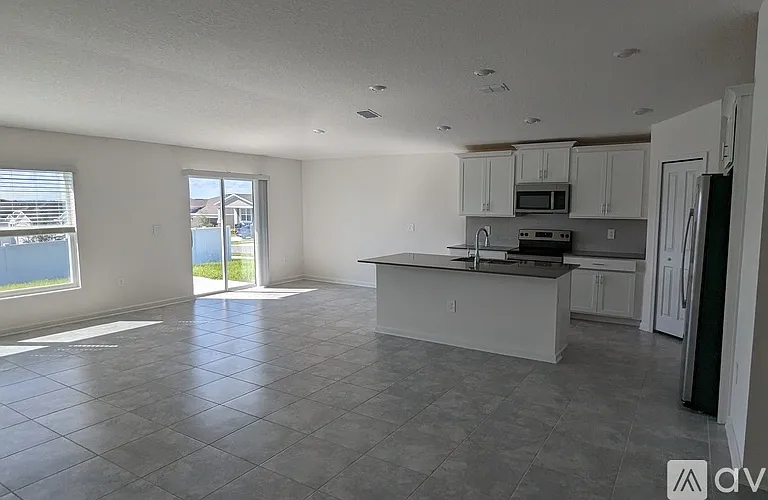 876 Laurel View Way — Photo 4