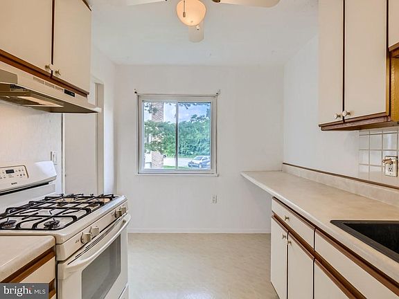 5th image of 354 Gatewater Ct Unit 202