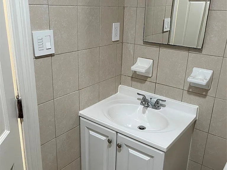 149 W Kingsbridge Rd #2 — Photo 30