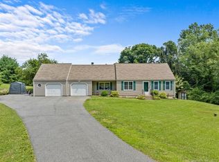 28 McNabola Ln, Wallingford, CT 06492