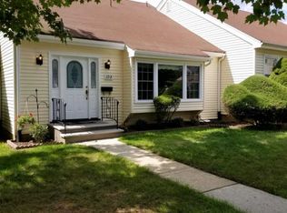 29 Plaza De Las Flores UNIT B, Freehold, NJ 07728