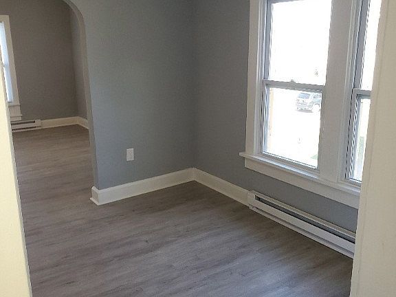 5th image of 323 Columbus St