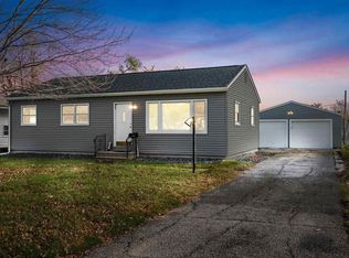 207 7th Ave, Hiawatha, IA