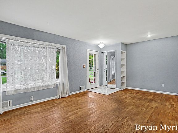 4th image of 819 W 25th St