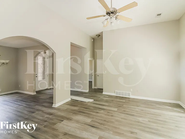 5845 Peterson Ridge Ln — Photo 3