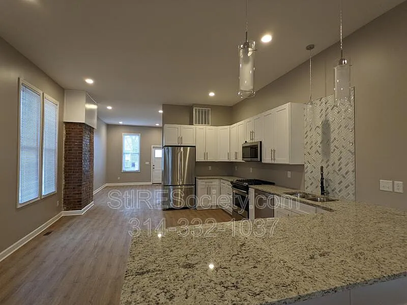 3 bed, 2.5 bath, 1977 sqft, $2,875 — Photo 2