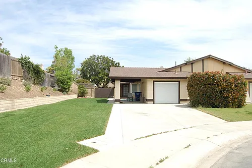 896 Creekside Cir Photo 1