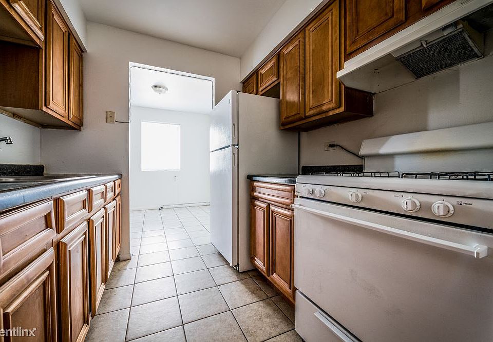 1677 State St Apartments Chicago Kitchen_04