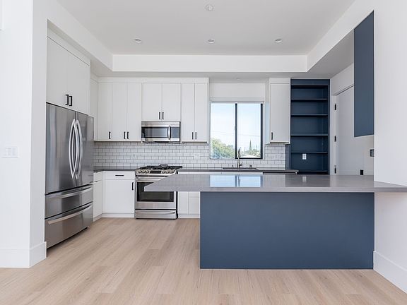 4th image of 6079 1/2 Cashio St