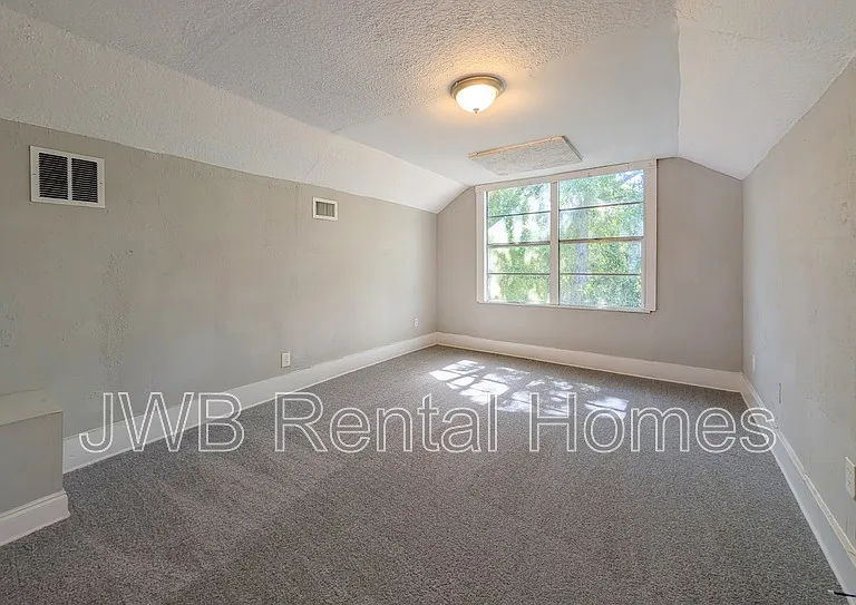 421 Golfair Blvd — Photo 10