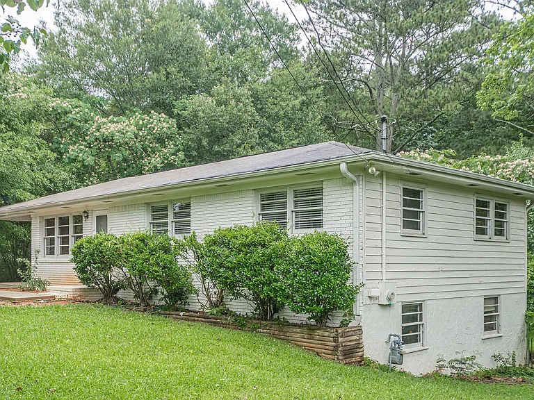 960 Old Canton Rd — Photo 2