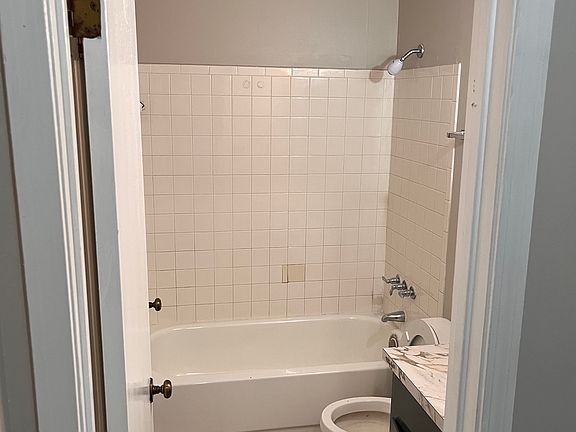 4th image of 3250 Nekoma Ln