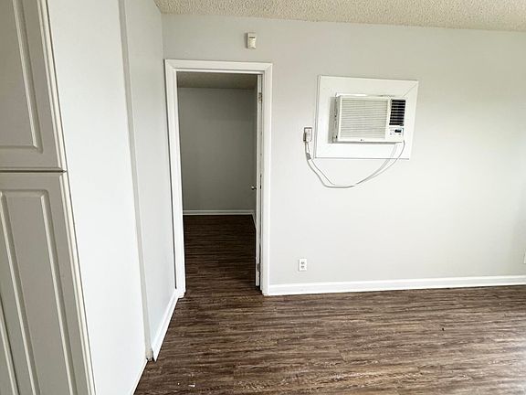 5th image of 7424 DEEPWOOD Drive N