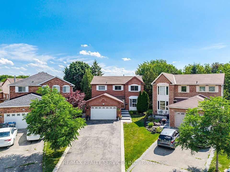 1st image of 8 Paramount Pl