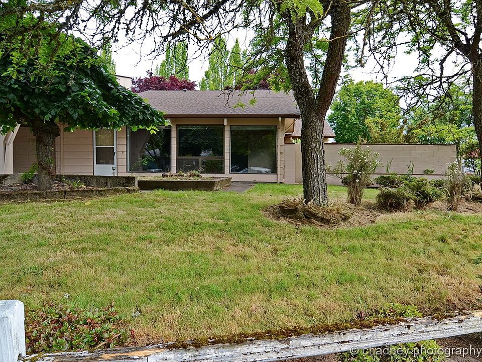 1st image of 1849 NE Hillaire Ct