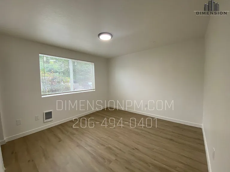 Refreshed 4-Plex in the Heart of Auburn — Photo 7