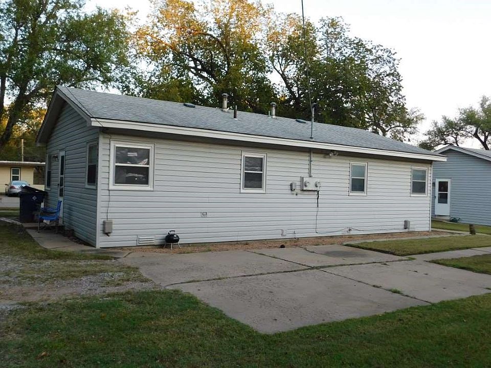2nd image of 429 S Custer Ave