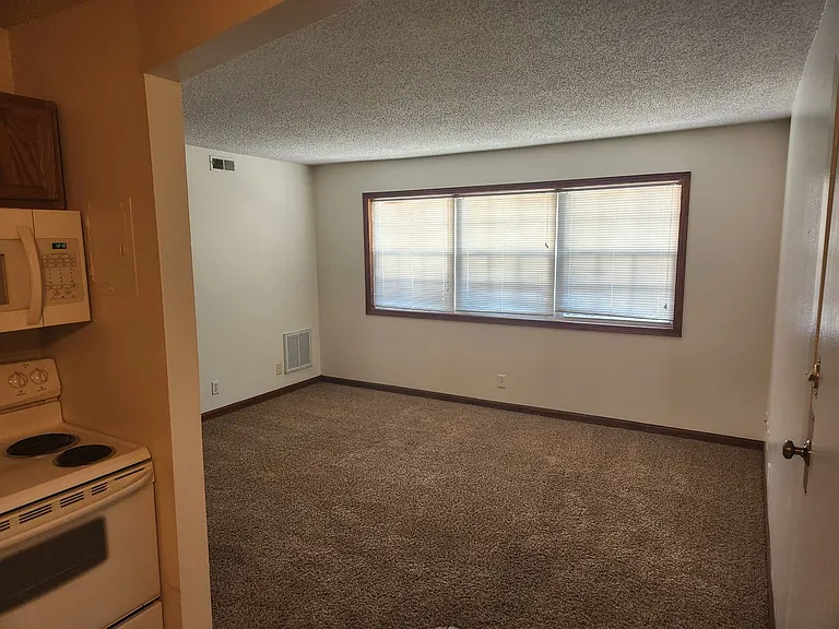 Pleasant Court Apartments — Photo 44