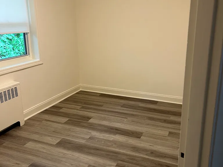 528 Howard Ave #1B — Photo 6