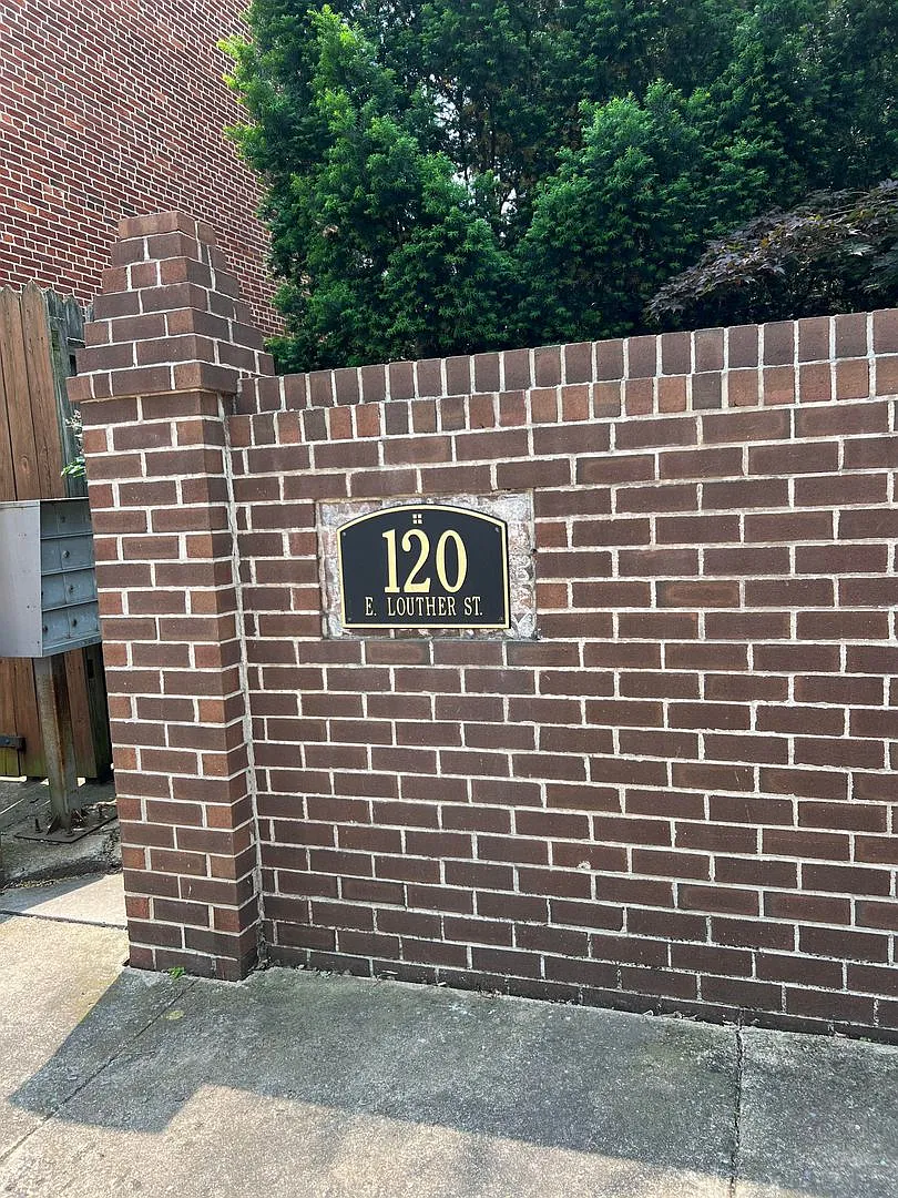 112-120 E Louther St — Photo 1
