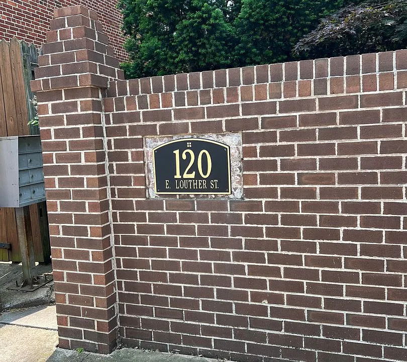 112-120 E Louther St
