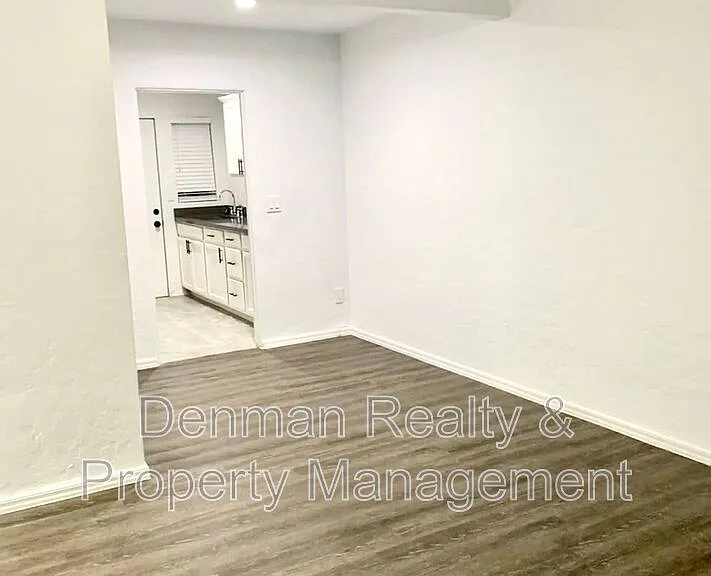 4306 N 12th St #6 — Photo 4