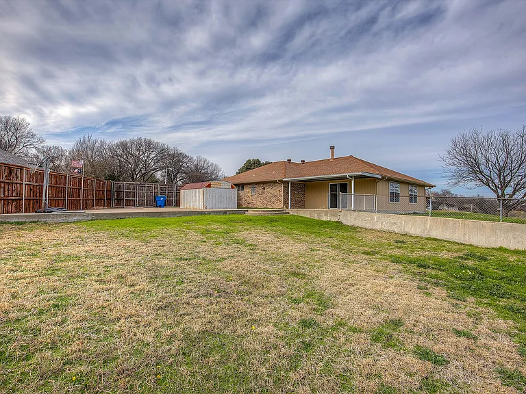 4804 Edgewater Dr — Photo 44