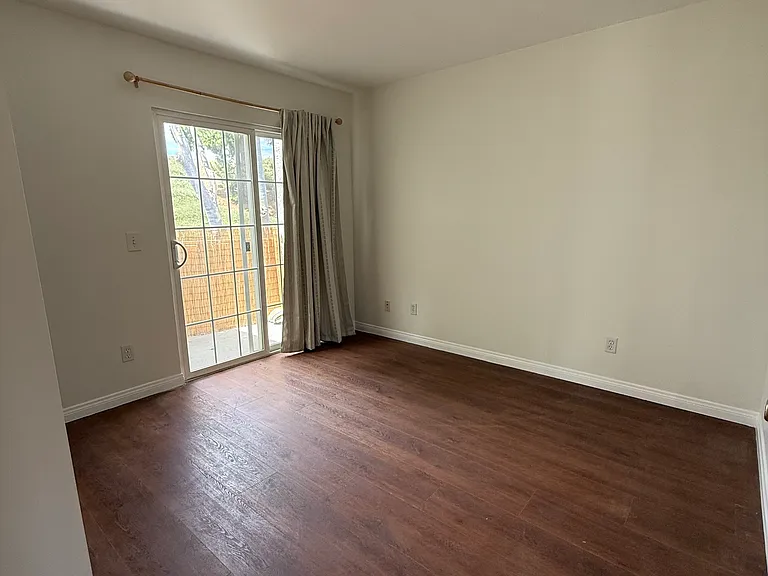 2446 S Centinela Ave — Photo 52