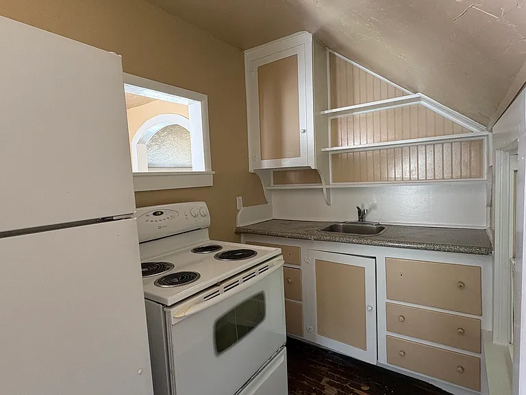 523 1/2 E Harrison Ave — Photo 6