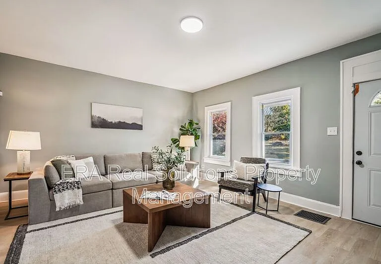 105 Rodgers Ave — Photo 8