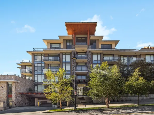 1295 Conifer St #404, North Vancouver, BC V7J 0B4