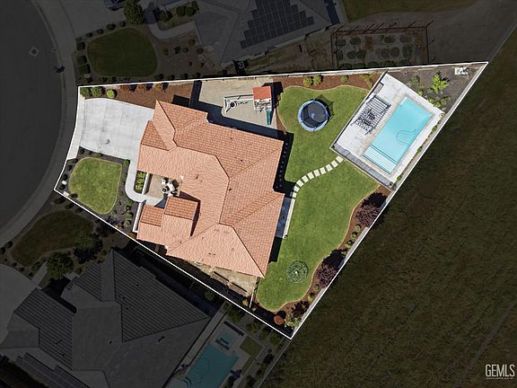 3rd image of 702 Menlo Ct