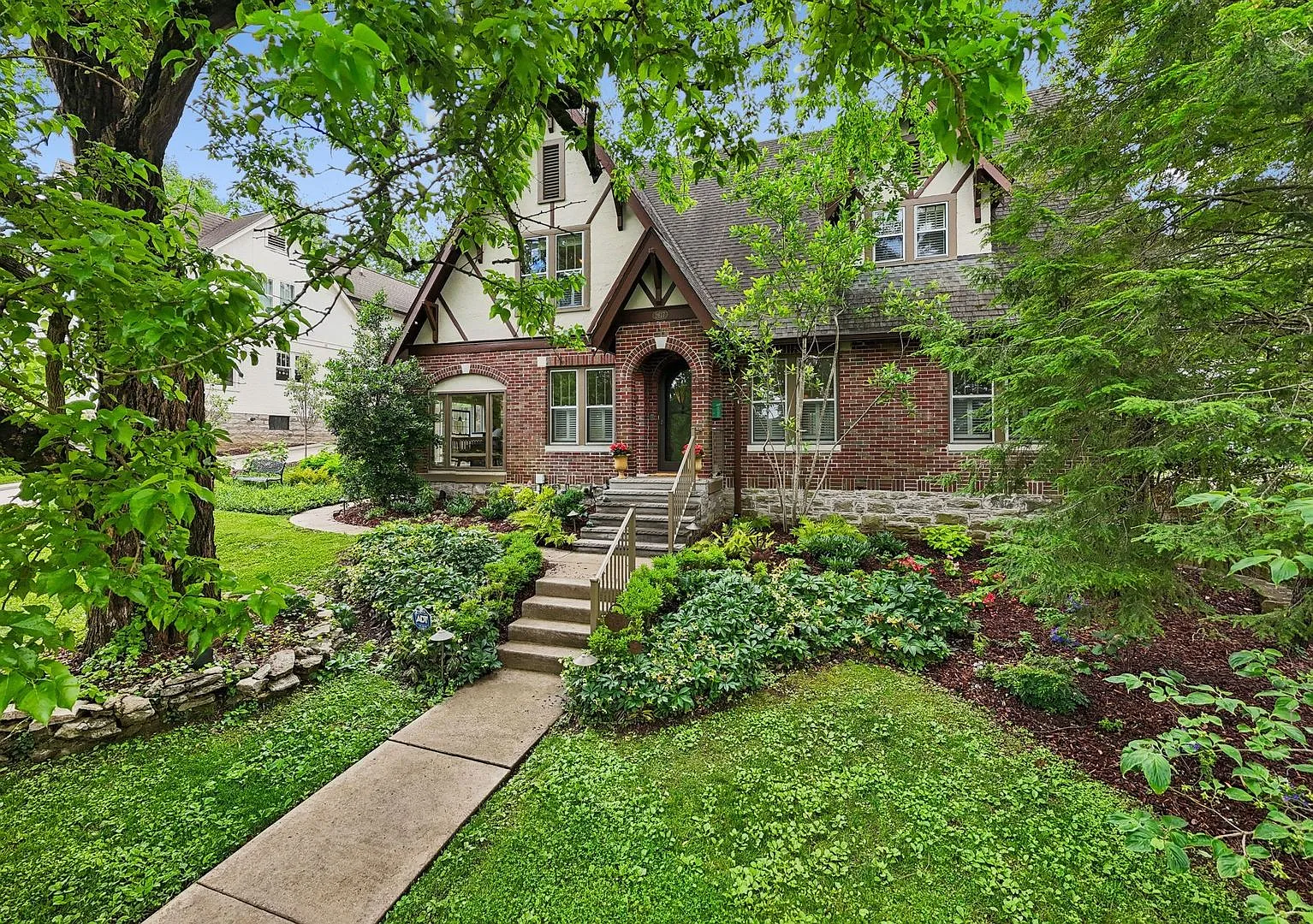 Available Unfurnished For A ~6 Month Lease — Photo 2