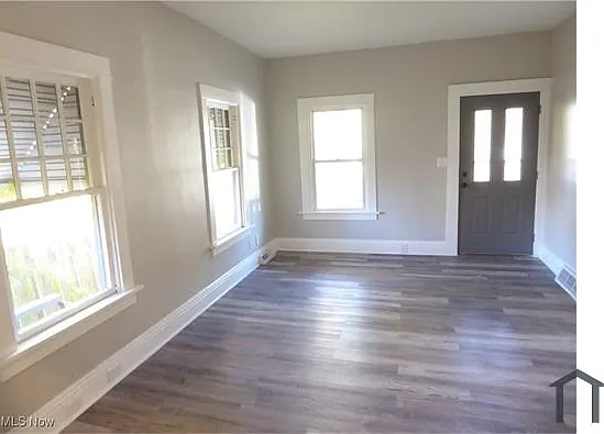 3 bed, 1000 sqft, $1,800 — Photo 2