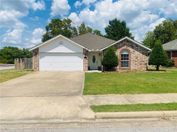801 Jon Dr, Bentonville, AR 72712
