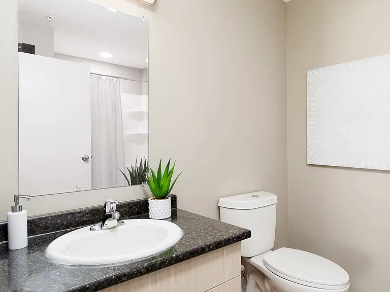 1085 Court Ave — Photo 11