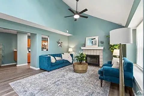 125 Sharon Dr — Photo 2