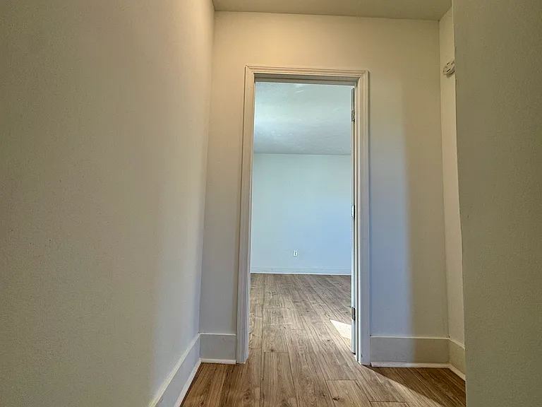 140 Grove Ave — Photo 24