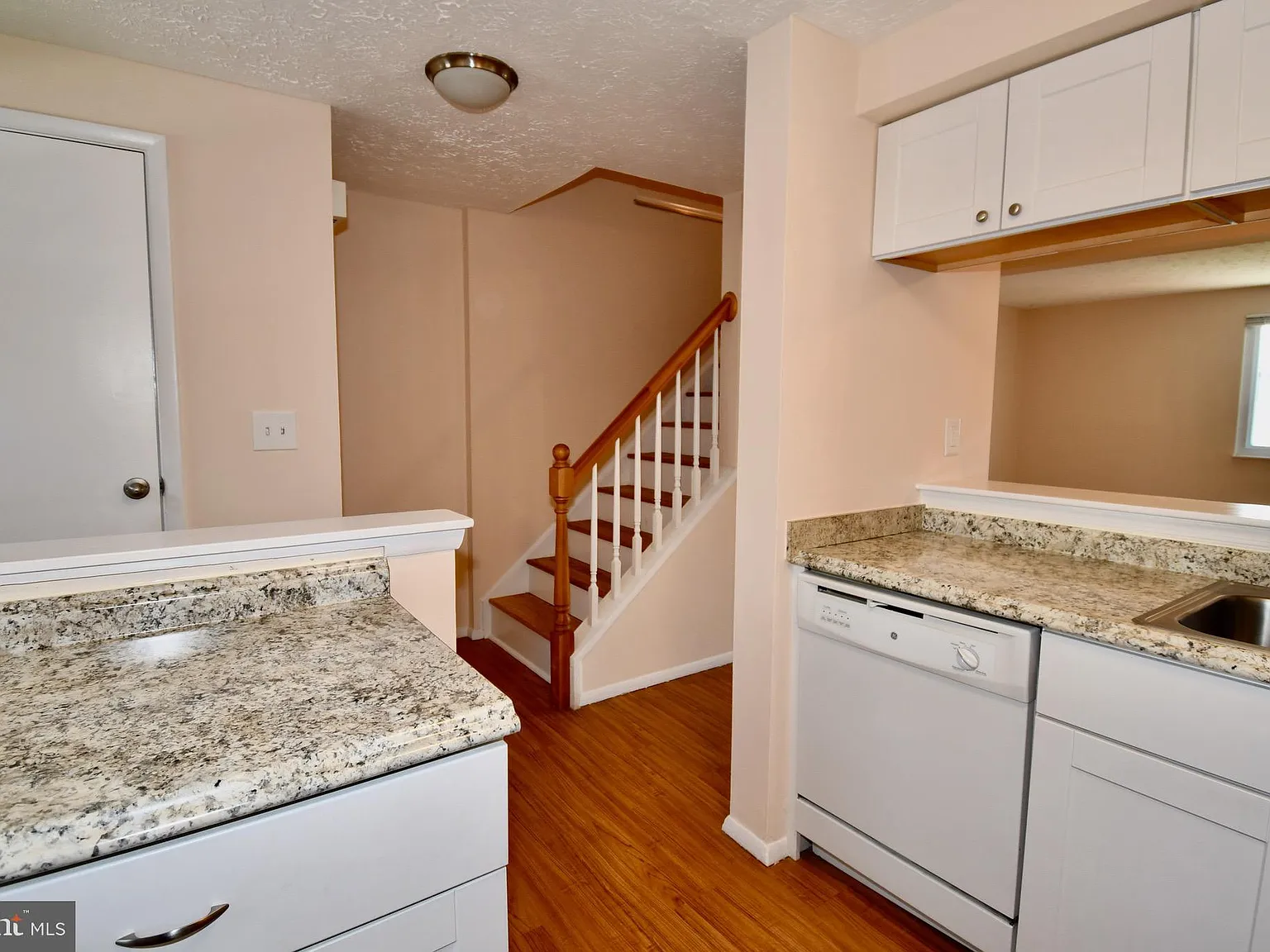 2 bed, 1.5 bath, 1380 sqft, $1,775 — Photo 3