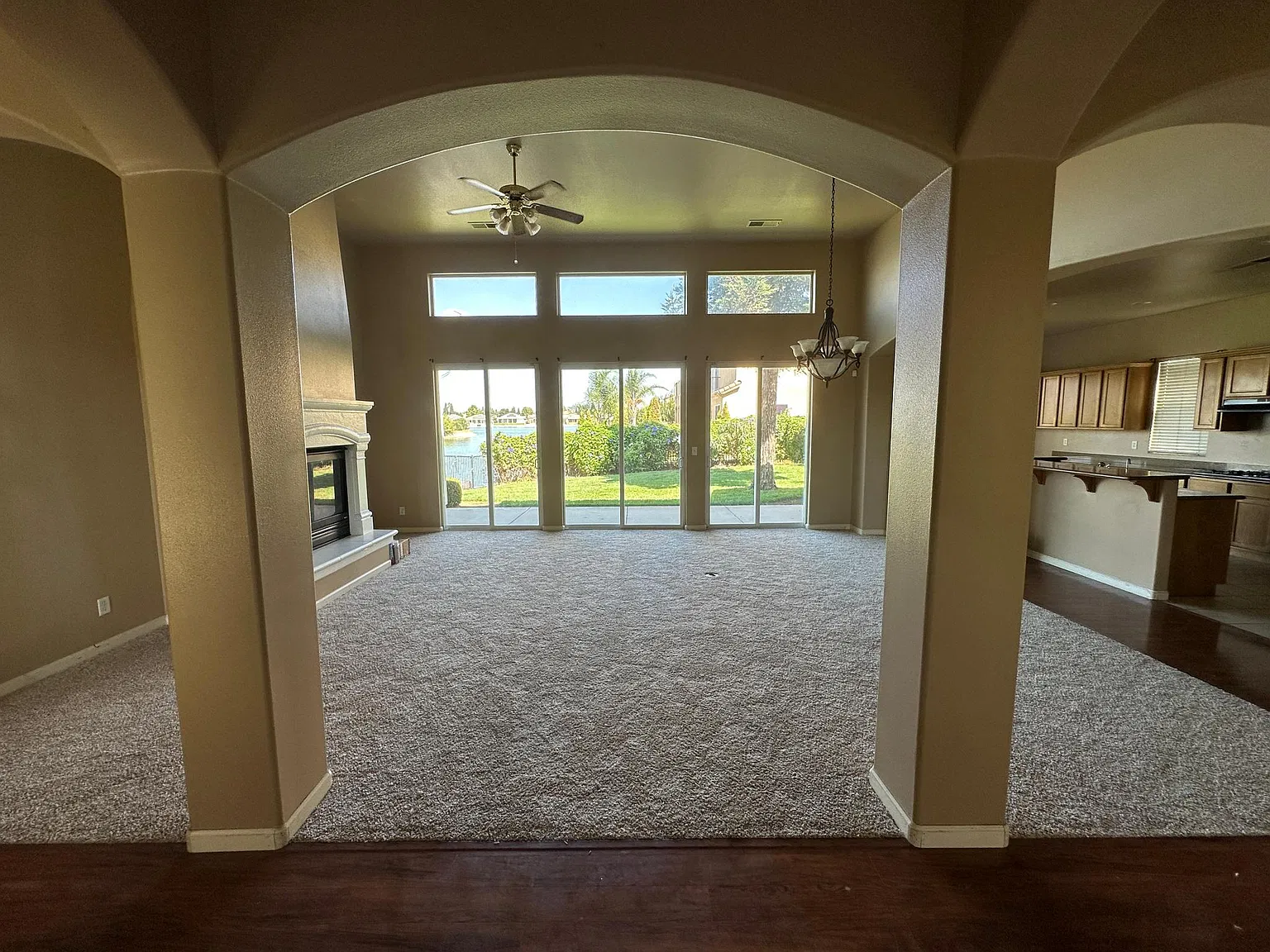 3 bed, 2.5 bath, 2470 sqft, $2,499 — Photo 3