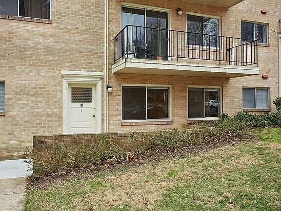 2nd image of 10624 Montrose Ave #10624