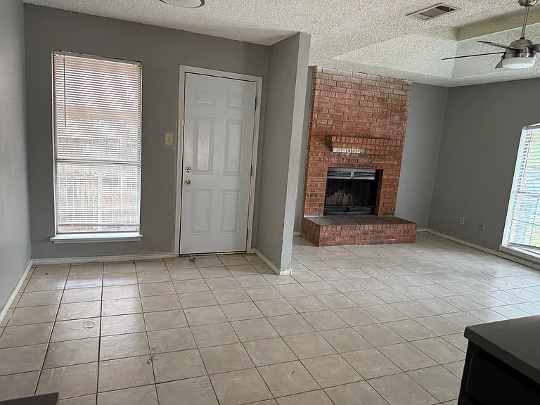 702 Scott Dr — Photo 9