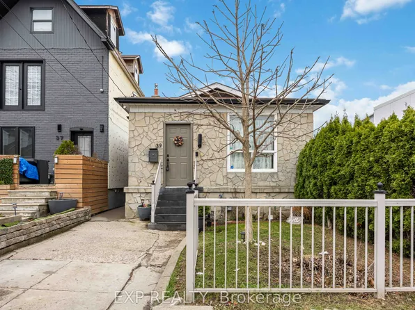 39 Rowntree Ave, Toronto, ON M6N 1R6