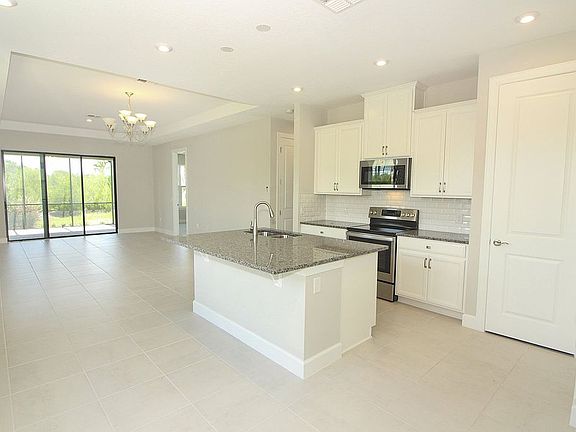 4th image of 2135 Palm Tree Dr