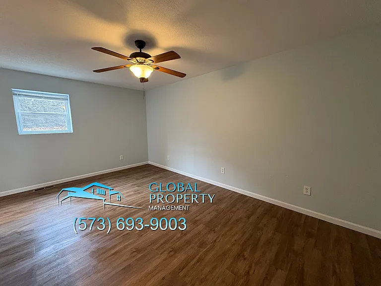 Lakefront Apartments — Photo 77